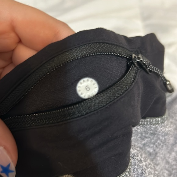 grey lululemon speed up shorts 2.5", size 6 - Picture 3 of 5